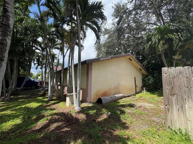 2109 Pinehurst Drive, West Palm Beach, FL 33407