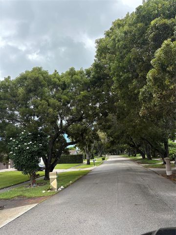 2109 Pinehurst Drive, West Palm Beach, FL 33407