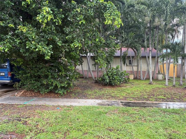 2109 Pinehurst Drive, West Palm Beach, FL 33407