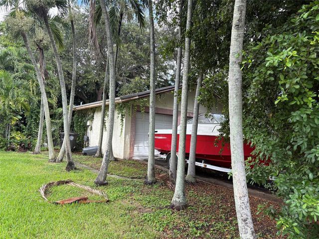 2109 Pinehurst Drive, West Palm Beach, FL 33407