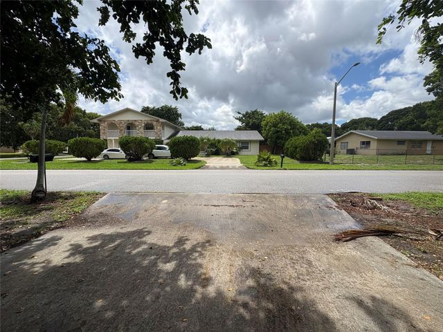 2109 Pinehurst Drive, West Palm Beach, FL 33407