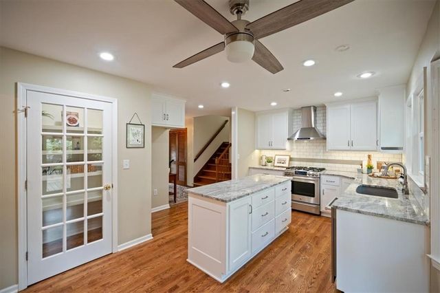 8622 Broadmoor Street, Overland Park, KS 66212