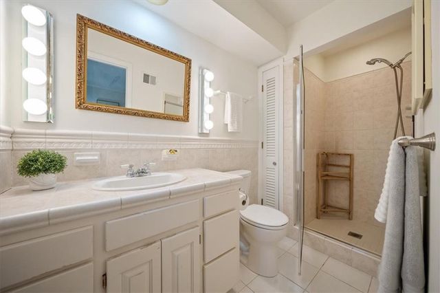 8622 Broadmoor Street, Overland Park, KS 66212