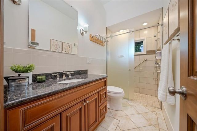 8622 Broadmoor Street, Overland Park, KS 66212