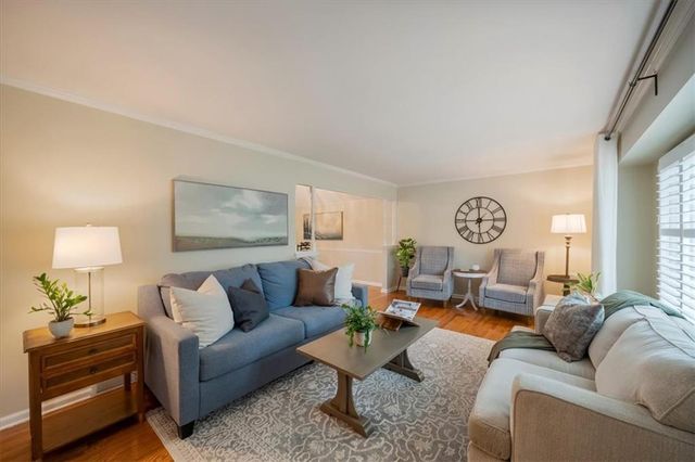 8622 Broadmoor Street, Overland Park, KS 66212