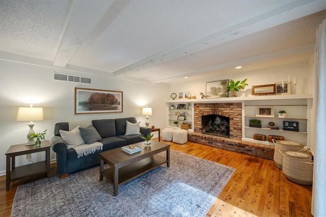8622 Broadmoor Street, Overland Park, KS 66212