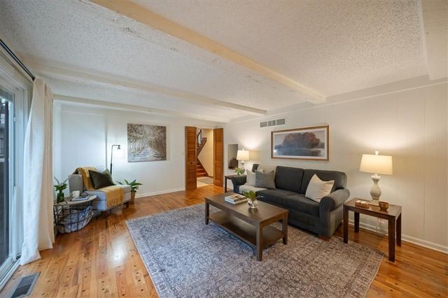 8622 Broadmoor Street, Overland Park, KS 66212