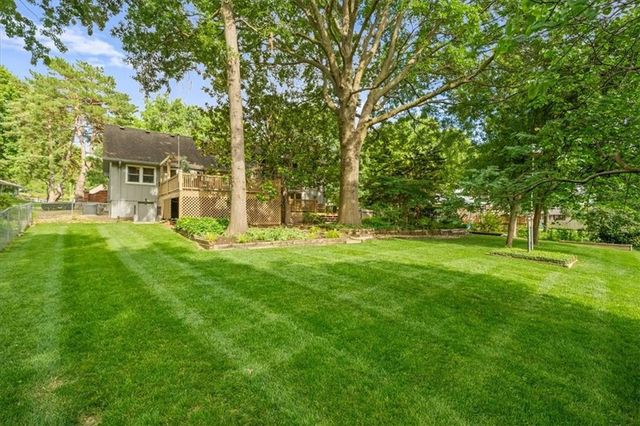 8622 Broadmoor Street, Overland Park, KS 66212