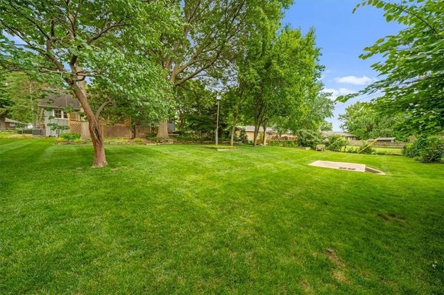 8622 Broadmoor Street, Overland Park, KS 66212
