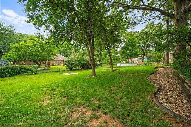 8622 Broadmoor Street, Overland Park, KS 66212