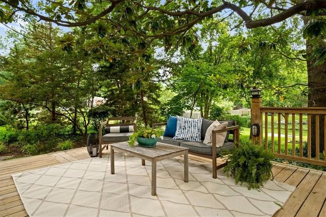 8622 Broadmoor Street, Overland Park, KS 66212