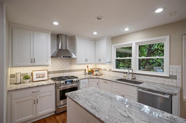 8622 Broadmoor Street, Overland Park, KS 66212