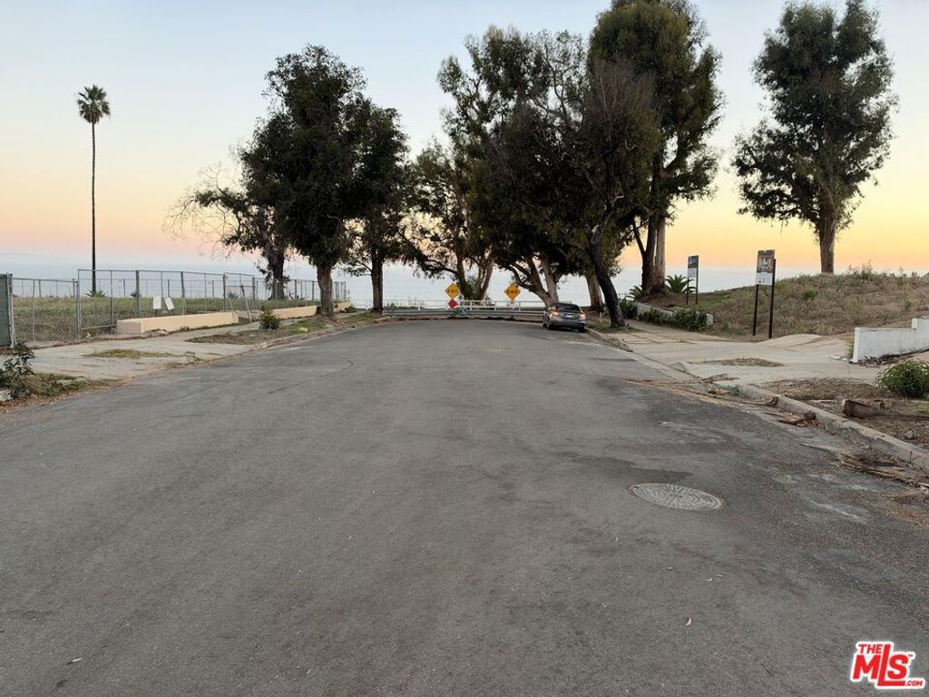 429 Via De La Paz, Pacific Palisades, CA 90272 — photo 3