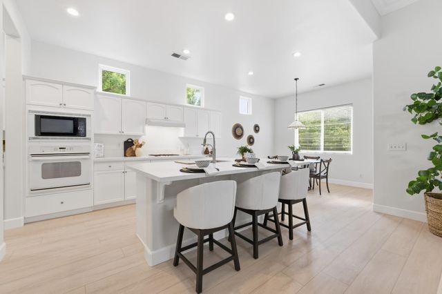 4769 N Emerald Peak Drive, Clovis, CA 93619