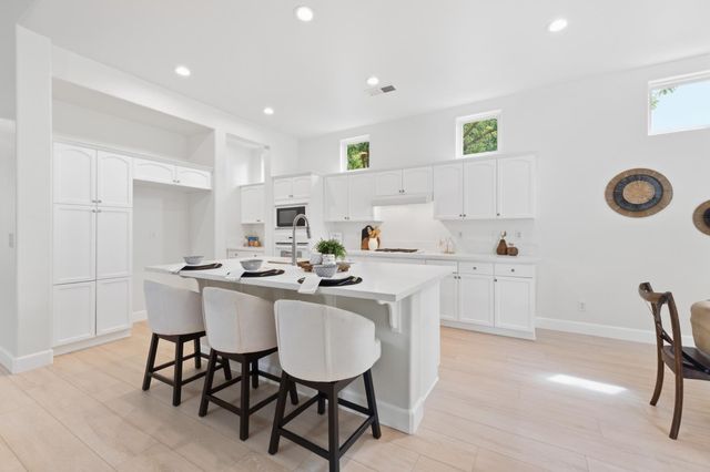 4769 N Emerald Peak Drive, Clovis, CA 93619