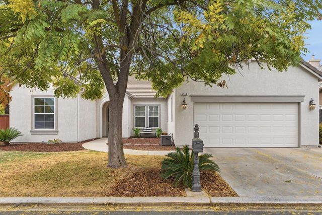 4769 N Emerald Peak Drive, Clovis, CA 93619