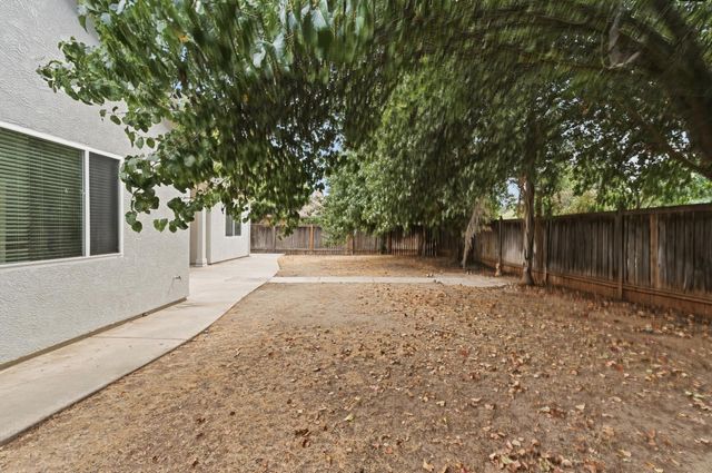 4769 N Emerald Peak Drive, Clovis, CA 93619