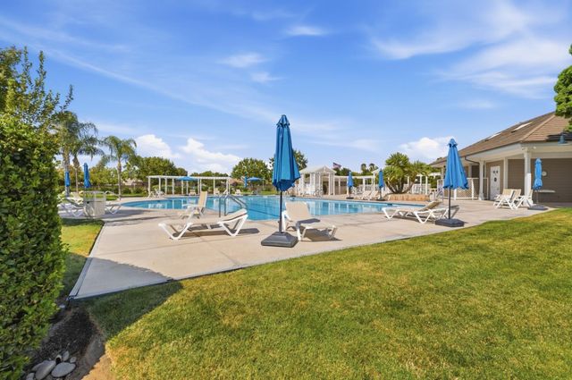 4769 N Emerald Peak Drive, Clovis, CA 93619