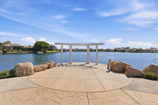 4769 N Emerald Peak Drive, Clovis, CA 93619