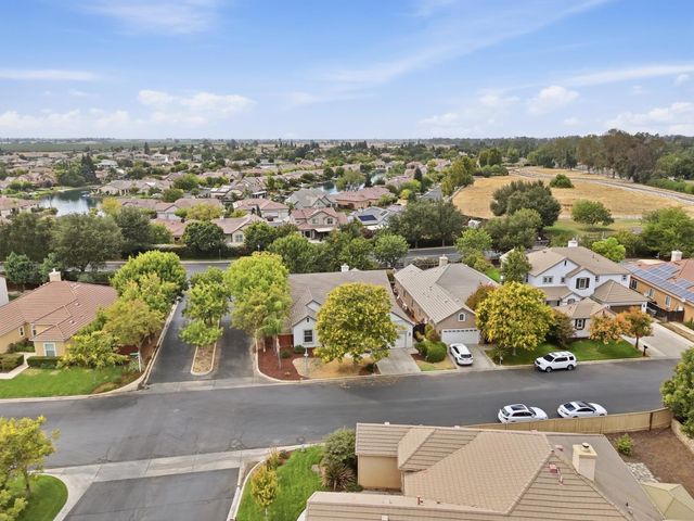 4769 N Emerald Peak Drive, Clovis, CA 93619