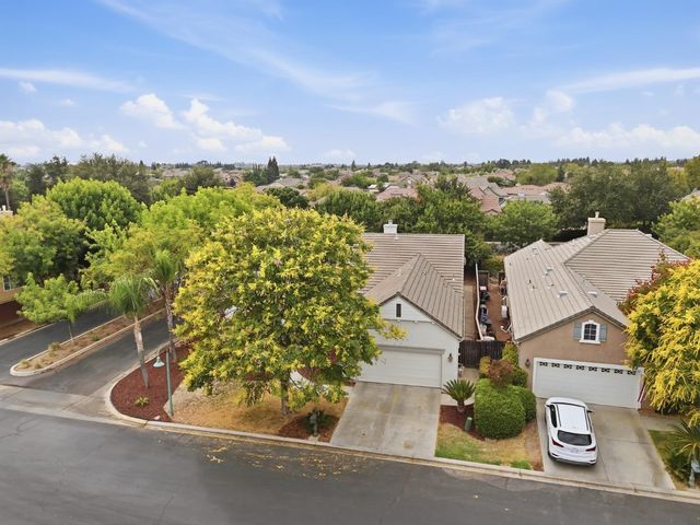 4769 N Emerald Peak Drive, Clovis, CA 93619