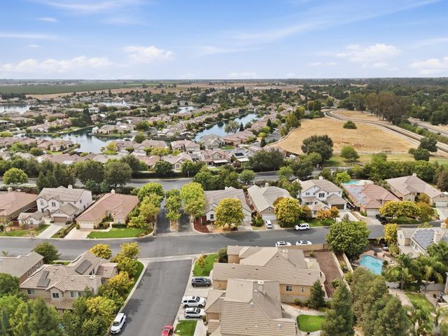 4769 N Emerald Peak Drive, Clovis, CA 93619