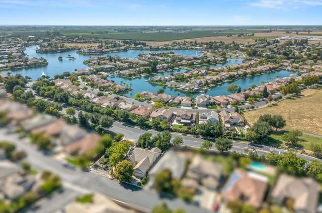 4769 N Emerald Peak Drive, Clovis, CA 93619