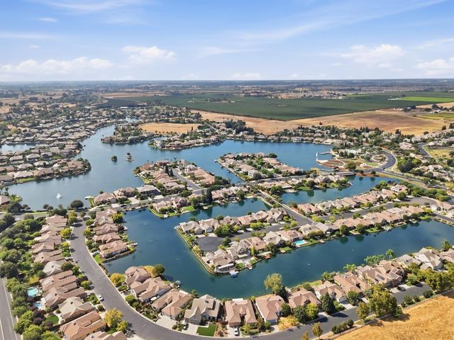 4769 N Emerald Peak Drive, Clovis, CA 93619