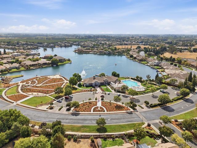 4769 N Emerald Peak Drive, Clovis, CA 93619