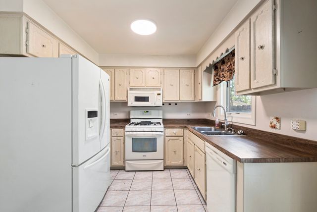 16632 Leslie Drive, Orland Hills, IL 60487