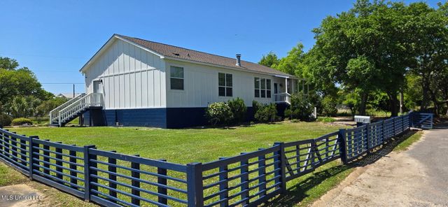 1514 Ellis Drive, Pass Christian, MS 39571