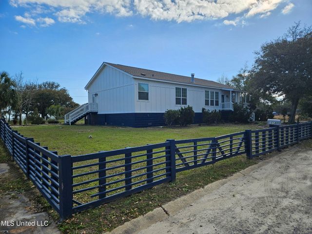 1514 Ellis Drive, Pass Christian, MS 39571