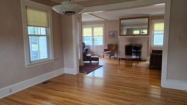 21 Arbutus Road, Worcester, MA 01606