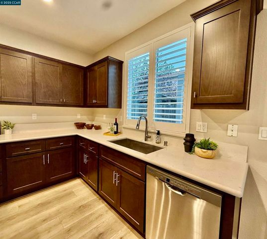 2209 Sunny Island Ct, Modesto, CA 95355