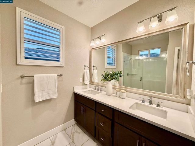 2209 Sunny Island Ct, Modesto, CA 95355