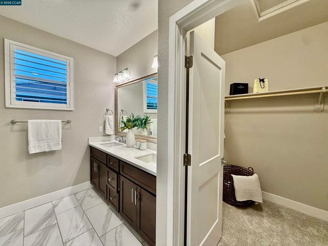 2209 Sunny Island Ct, Modesto, CA 95355