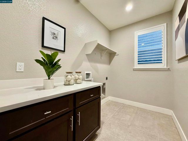 2209 Sunny Island Ct, Modesto, CA 95355