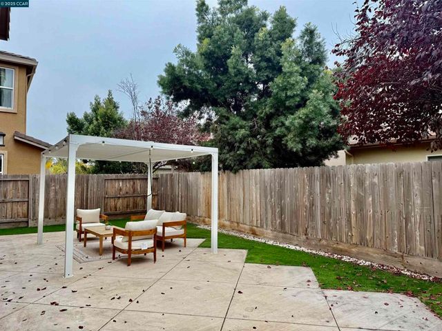 2209 Sunny Island Ct, Modesto, CA 95355