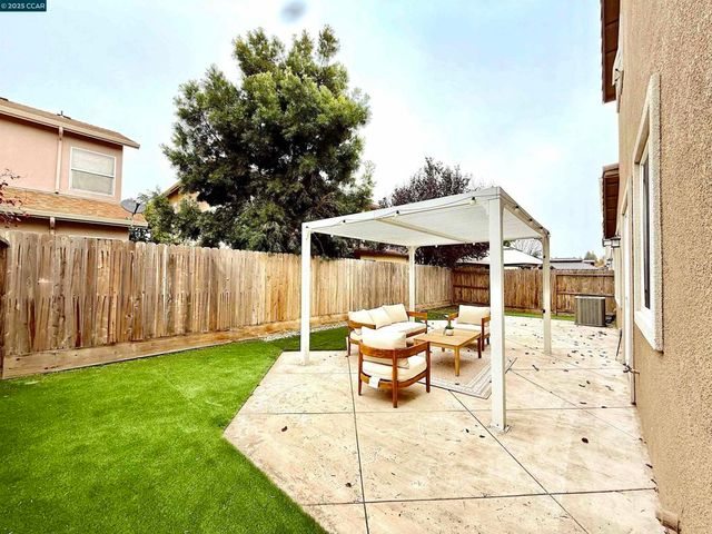 2209 Sunny Island Ct, Modesto, CA 95355