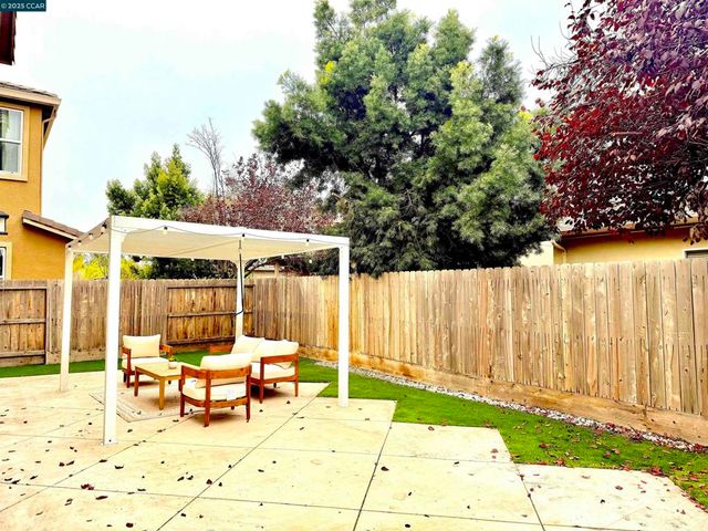 2209 Sunny Island Ct, Modesto, CA 95355