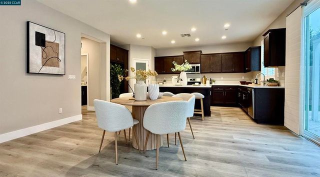 2209 Sunny Island Ct, Modesto, CA 95355