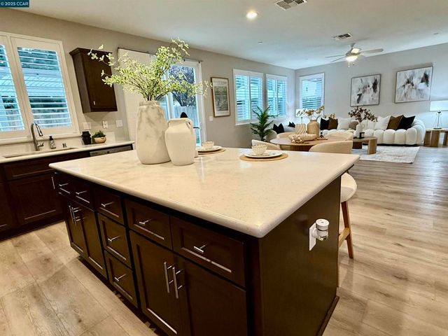 2209 Sunny Island Ct, Modesto, CA 95355