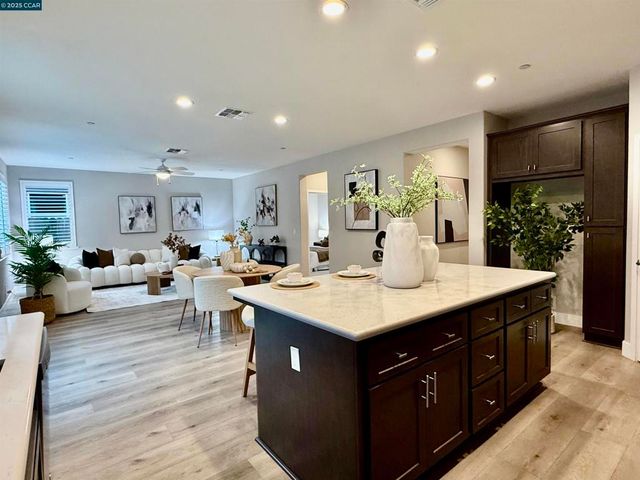 2209 Sunny Island Ct, Modesto, CA 95355