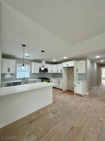 670 Summer St, Elizabeth City, NJ 07202