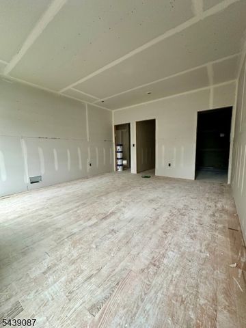 670 Summer St, Elizabeth City, NJ 07202