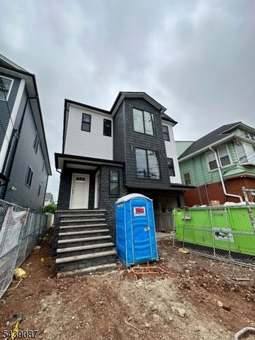 670 Summer St, Elizabeth City, NJ 07202
