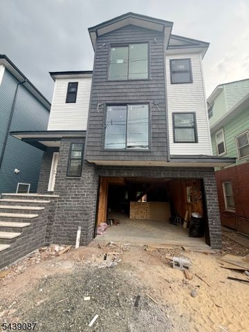 670 Summer St, Elizabeth City, NJ 07202
