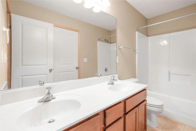 560 85th Street, West Des Moines, IA 50266