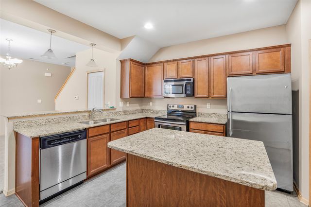 560 85th Street, West Des Moines, IA 50266