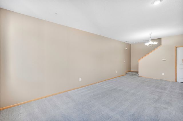 560 85th Street, West Des Moines, IA 50266